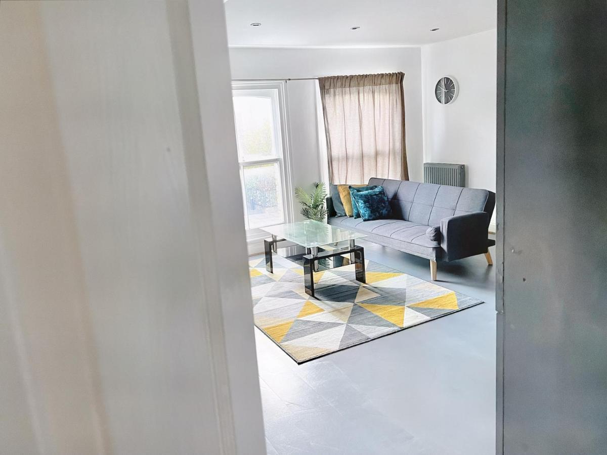 Lovely 2-Bedroom Serviced Apartment Greater London Ngoại thất bức ảnh